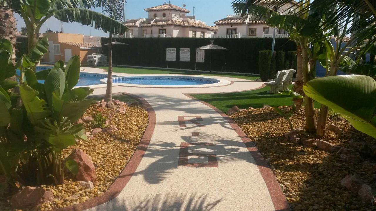 L'entrée de la piscine